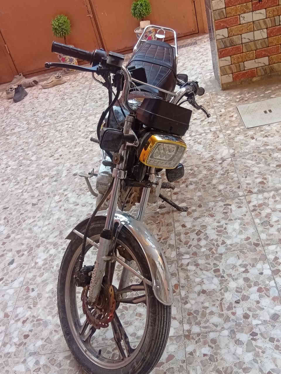 سلام عليكم دراجه ايراني للبيع دراجه مكينه برغي ما فتوحه بيهه بس واير مال ملف مكصوع السعر 350 و بيهه مجال اوراق بيهه الرقم ***********
