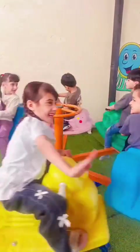 عالم الألعاب تجهيز روضات ومدارس ومنتزهات ***********
