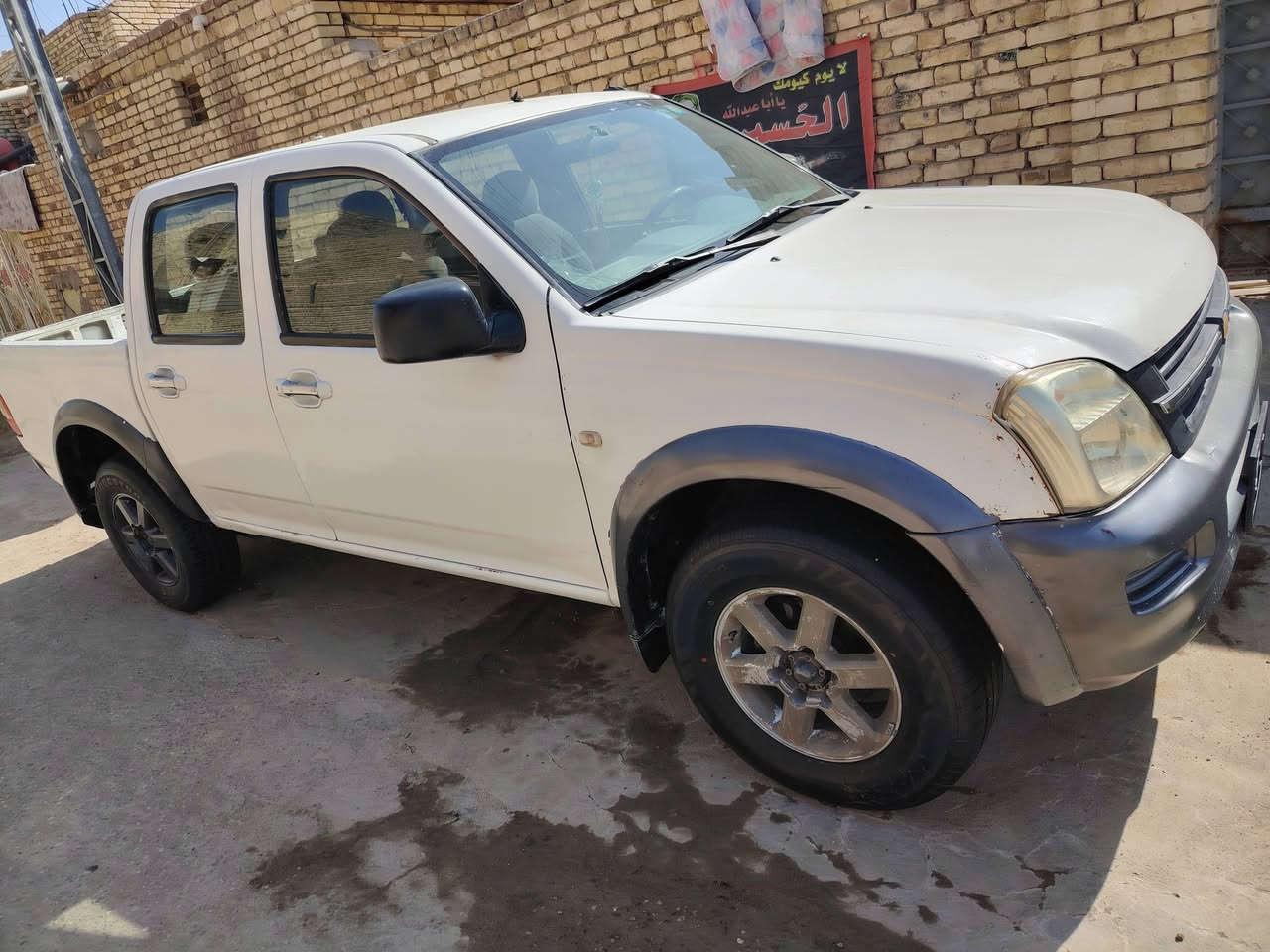 السلام عليكم سياره شوفر ليت أمريكي رقم بغداد سنويه الئ 2031 موديل 2005 مكينه ٦ سلندر سياره جاهزه ماناقصه شي الشراري الاتصال ع الرقم التالي ***********
