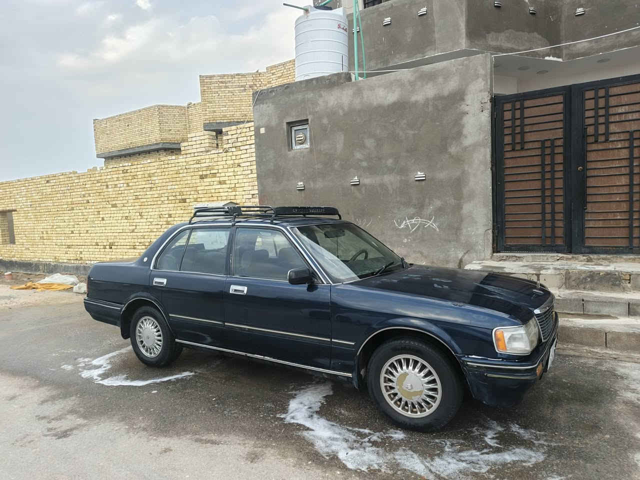 ارنب  92 للبيع سعرها 45 وبيها مجال  ***********  السياره مجفته ومصبوغه عام
