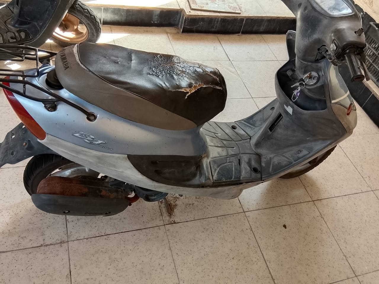السلام عليكم
دراجه بيجي للبيع مفتوحه مجفته مره وحده كلشي جديد بيهه كابريتر جديد فيت بم جديد دبلات ما صارلي هواي من شادهن رايدهه ب300


**إذا كنت صاحب هذا الإعلان وتريد حذفه لأي سبب، رجاءا أرسل رسالة إلى الدعم الفني**