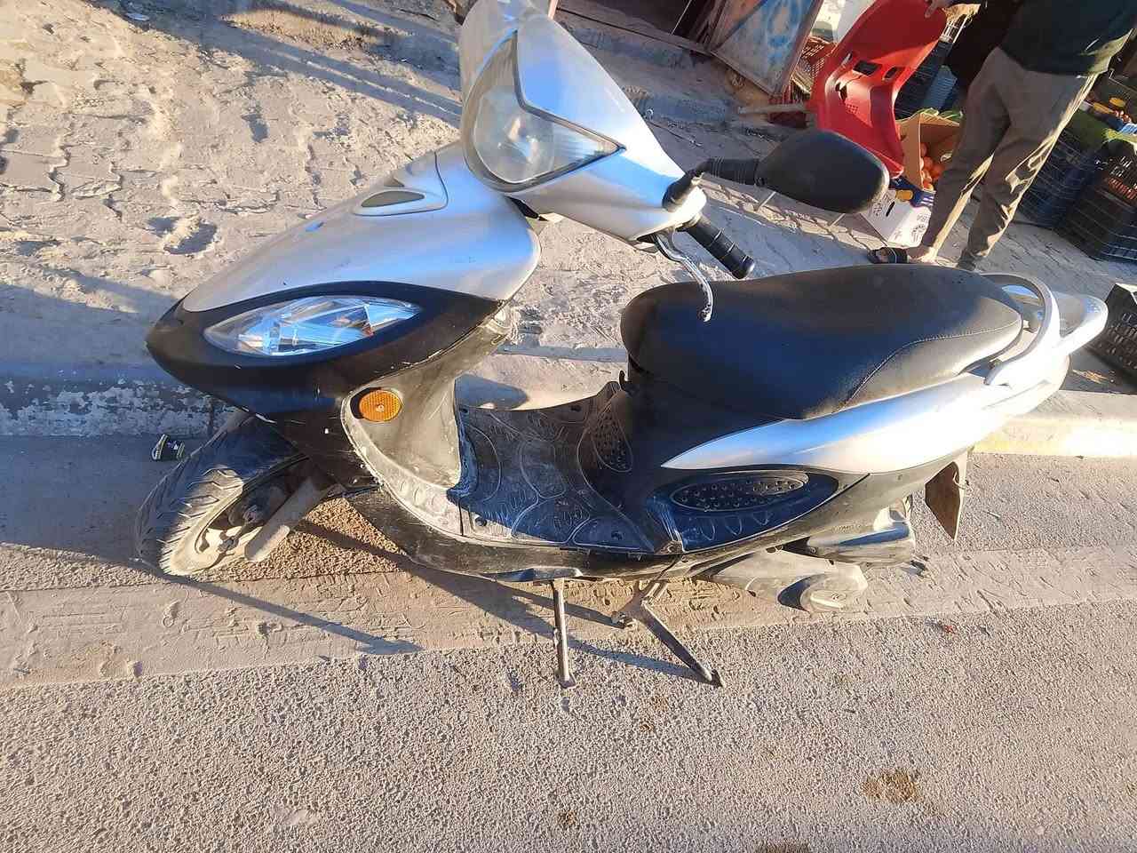 سلام عليكم دراجه نضيفه حيل بس وصخه ماخاسله دراجه كامكو
مكينه خير من الله متواسي عل بيعه 
دراجه كامله  500 بيه مجال بكان بغداد الحرية  
***********
