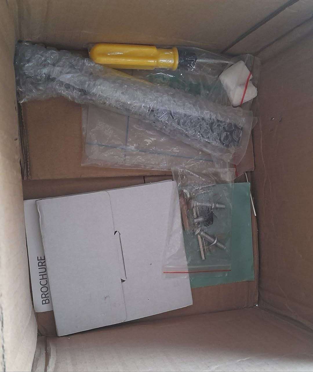 مساء الخير على الجميع اخوان عندي غراض نجارة للبيع اسئل وجاوبك  بغداد شرطة الخامسة بدوانم ٣على ١٠ هذا رقمي ***********
