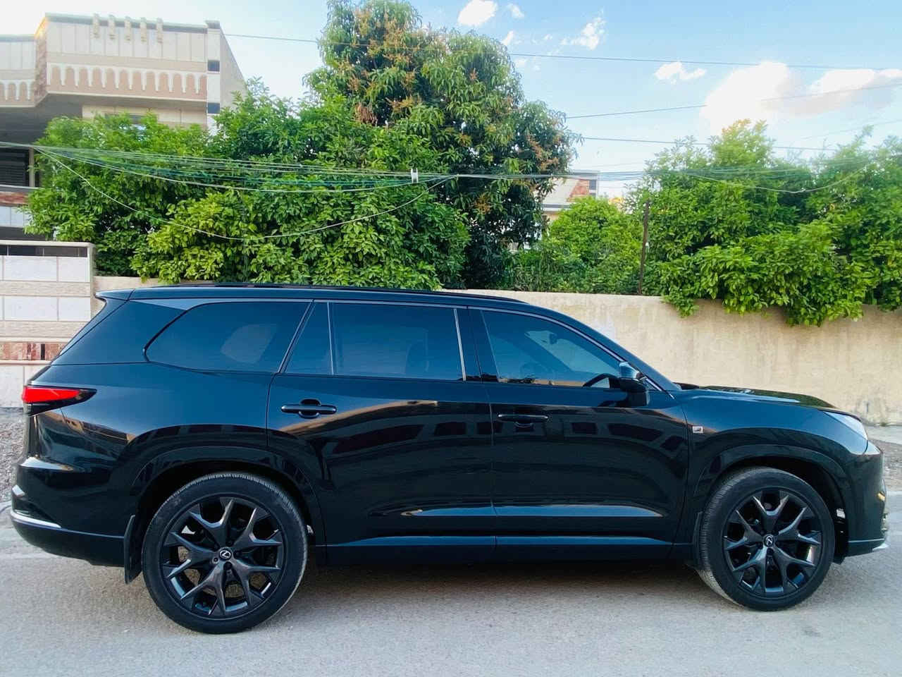 للبيع بسعر جدا مناسب
لكزز TX500 اكبر حجم F sport هايبرد كفاله صبغ ( اللون اسود ملكي ) 
فول للآخر موديل 2024 
ماشية 9  الف فقط 
مواصفات 
1 رادار امامي وتحديد مسار 
ونقاط عمياء وحساسات 
نظام توقف امامي خلفي 
2 بنوراما والمراء الخلفية كامرة 
3 ويل 22 لكزز مع بريك 6 بستم رياضي الكبير من شركة لكزز 
4 محرك 2500 تيربو هايبرد 
5 ثلاث قطع للتبريد 
مع تبريد وتسخين المقاعد 
6 فول اوتماتيك المقاعد والزجاج مع بردات 
7 شاشة كبيرة بنظام كار بلي 
وشاشة اعطال كبيرة مع عدادات بشاشة كبيرة 
8 حادث دعامية فقط 
9 ترحيب أبواب وإنارة لكزز اسفل كل باب نظام سماعات من شركة لكزز مع عزل بدرجة عالية 
10 مقاعد خلفية منفصلة 
كوب هولدر متحرك 
11 خمس بصمات مع فتح وغلط الصندوق بالإشارة تحت الصندوق بدون لمس 

صبغ دعامية 
السيارة مكفول من الصبغ 
هاتف *********** 
السعر الحالي 48 الف دولار بسبب الأوضاع
