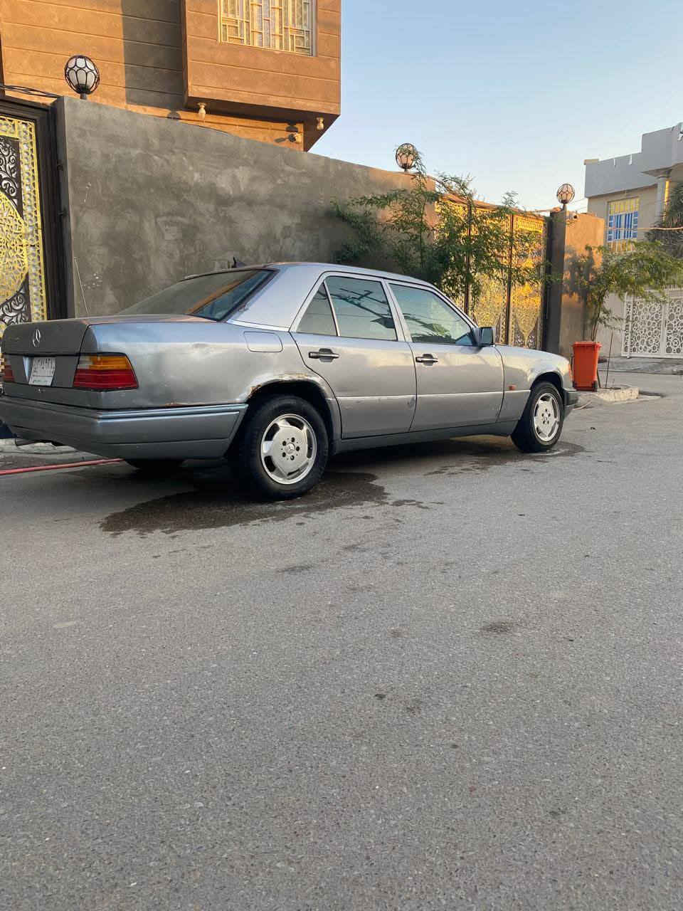 السلام عليكم
مارسيدس دب 1991 محرك بطه 2500
كير ومحرك خير من الله
مصبوغه للجماليه بدون ضربه 
القواعد سليمات علبلاد والتبريد شغال نقصه بس غاز
العنوان البصره القرنه
***********
