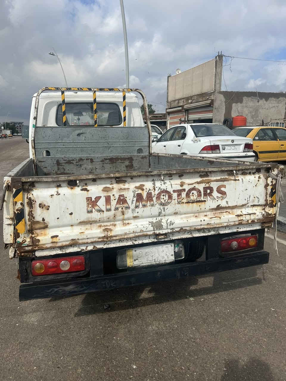 السلام عليكم كيه فنتيره للبيع السياره جاهزه مكينه كير حداده شاصي نضيف مكفول موديل 1996السعر 46وبيهه مجال قليل المكان البصره رقم الهاتف ***********
