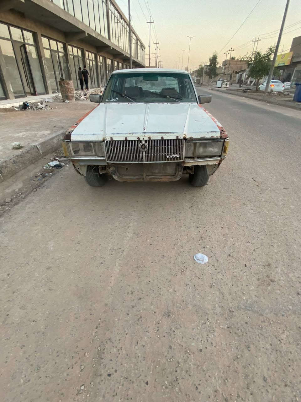 لسلام عليكم كراون لبيع موديل ٨٢كهرابياته كله شغاله تخم تاير جديد باتري جديد مكينه بطه ثنين ونص راعيه موجود مداور ثاني يوم رقم كربلاه ماكن لسياره دوانيه حي لعسكري سعره ١٥وبيه مجال لشراي يخابر ***********
