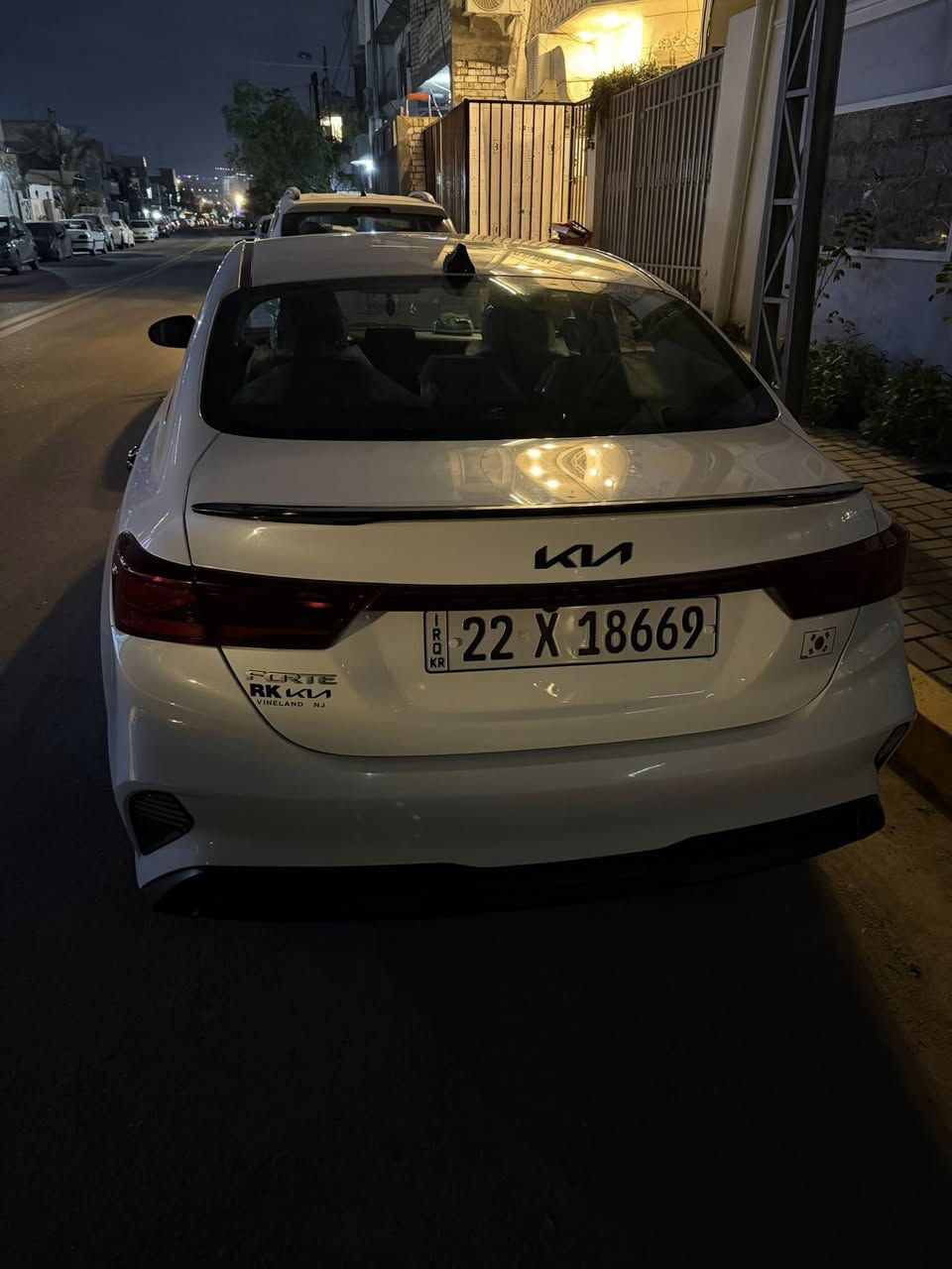 سلام عليكم فورتي 23نص فول محرك 2000 دوش سياره كلين 
بدون حادث  سعر 163
مكان سياره بغداد حي لعدل 
رقم لهاتف ***********
سياره كل نقص مابيها
