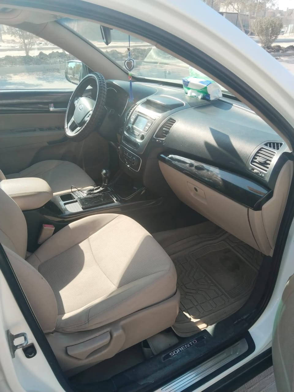 سورنتو موديل 2013 رقم انكليزي كربلاء مكان السياره نجف وصاحب السياره نجف فول واحد على واحد بصمه تحكم فتحه مكفوله كفاله عامه محرك 6 سلندر 7 راكب مكفوله كفاله عامه بس باب الخلفي صوب العبري قليل بارد السعر 180 وبيه مجال قليل استفسار على رقم صاحب السياره نجف ***********
