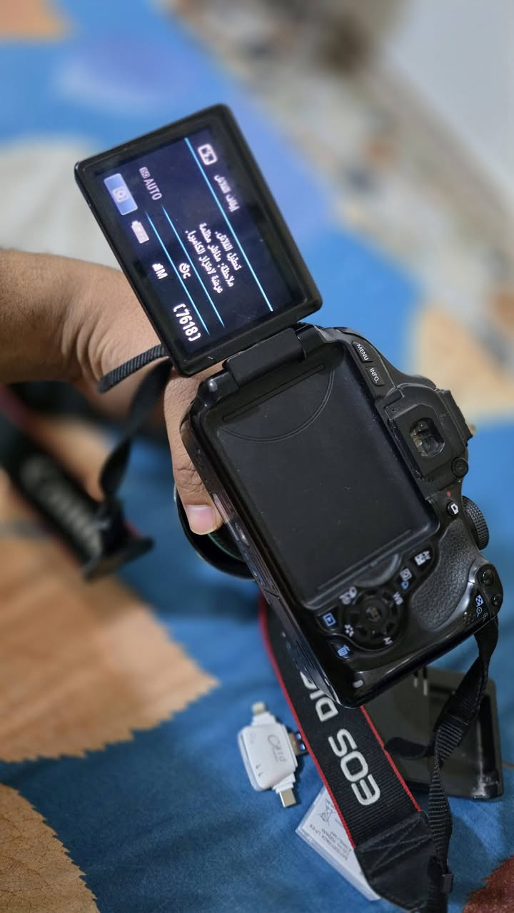 📸 للبيع: كاميرا Canon EOS 600D احترافية بحالة ممتازة 📸
​لكل عشاق التصوير، أصحاب القنوات، والمبتدئين، عرض مميز لكاميرا Canon 600D الأصلية الغنية عن التعريف، نظيفة جداً وشغالة 100% مع كامل ملحقاتها الأساسية وعدسة زوم عملاقة.
​✨ ميزات ومواصفات العرض:
​جسم الكاميرا: Canon EOS 600D مجهزة بشاشة متحركة (تفتر بكافة الاتجاهات) تناسب تصوير الفلوغات، الفيديو، والزوايا الصعبة.
​العدسة: عدسة زوم وتقريب احترافية Sigma DG 70-300mm تمنحك عزل خلفية ممتاز وقدرة عالية على تصوير الأماكن والفعاليات البعيدة بدقة عالية.
​الملحقات الكاملة المرفقة:
​البطارية الأصلية بحالة ممتازة.
​الشاحن الأصلي للكاميرا.
​حزام الرقبة الأصلي (Canon).
​هدية العرض: رام ريدر (Card Reader) حديث لنقل الصور والفيديوهات من الكاميرا إلى الموبايل مباشرة وبلمح البصر!
​💰 السعر: 300,000 دينار عراقي (قفل).
​📍 العنوان: ديالى - المقدادية - السوق القديم.
​📞 للتواصل والاستفسار (اتصال أو واتساب): ***********
