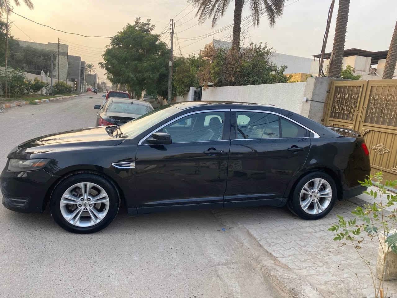 السلام عليكم فورد تورس 2015 سيارة جانيها صار فترة فول مواصفات عدى السلايت 
السيارة مابيها أي نقص على ايدي 
السعر 115 ورقة 
تخم تاير 
تدفئة تبريد
كشنات جلد تدفئة تبريد 
بصمة + تشغيل عن بعد 
رقم بغداد بأسمي تحويل ثاني يوم 
شاشة كبيرة كامرة حساسات 
عليها نانو سيراميك 
صدر أمامي خلفي 
عليها ادامة كاملة قبل شهر تقريباً
سيارة استخدم شخصي مال بيت نظيفة جداً يحتاجلها تلحيضات بسيطة بالجاملغ الخلفي نفسة حادث امريكا
عنواني / بغداد المحمودية 
*********** بغداد, العراق
