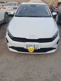 كيا k3 فول مواصفات موديل 2024 ماشية 44 بدون حادث او صبغ بيها فقط شخطات...