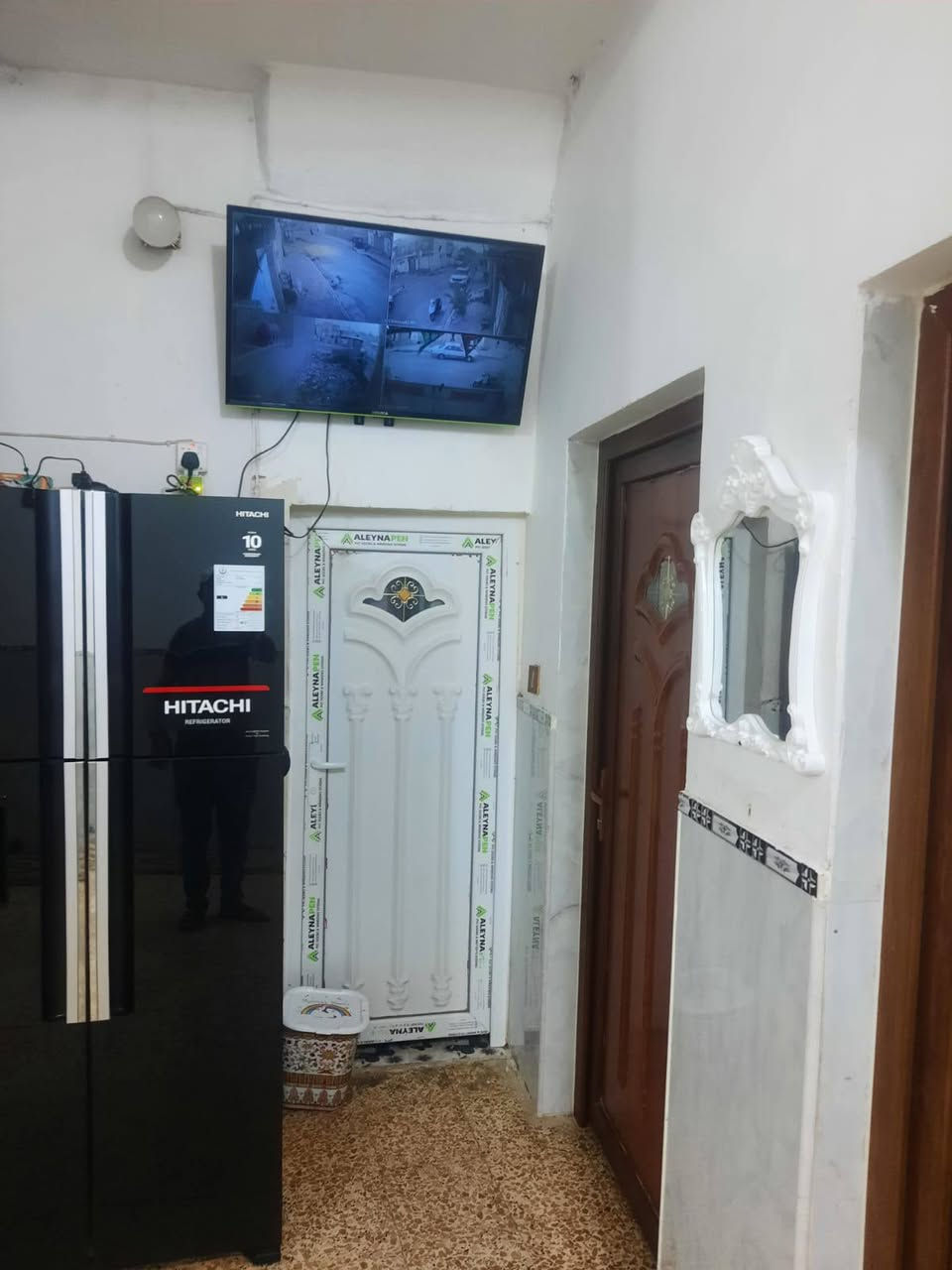بيت للبيع حي العصري شارع المدارس قرب مدرسه أكد المساحه 150متر يتكون الجوه 2غرف+كلودر+صاله+مطبخ القاط الثاني 3غرف +مطبخ البناء، عكاده بس البيت نضيف متعوب عليه السعر 110 الاستفسار***********
