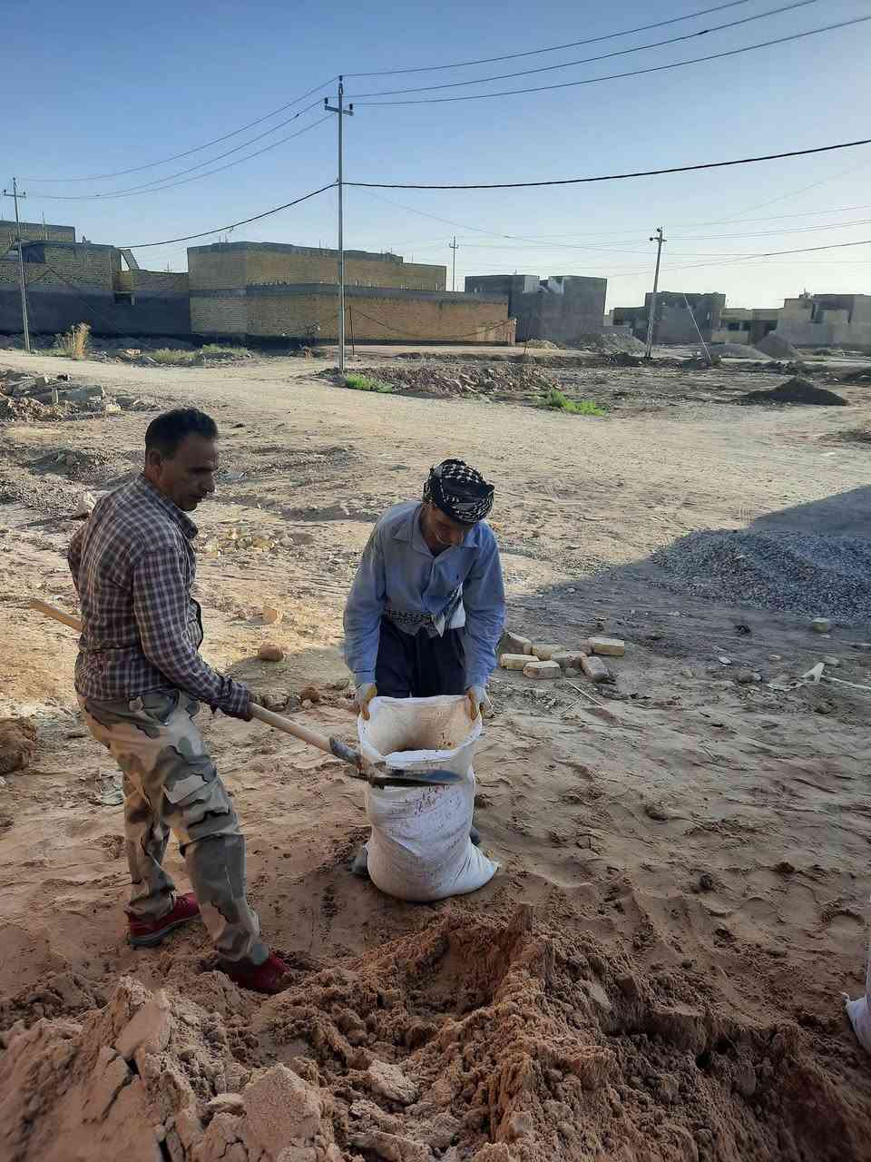 السلام عليكم عمال تصعيد مواد بناء رمل كاشي سمنت تكشير تفليش صب اي شي  ***********
