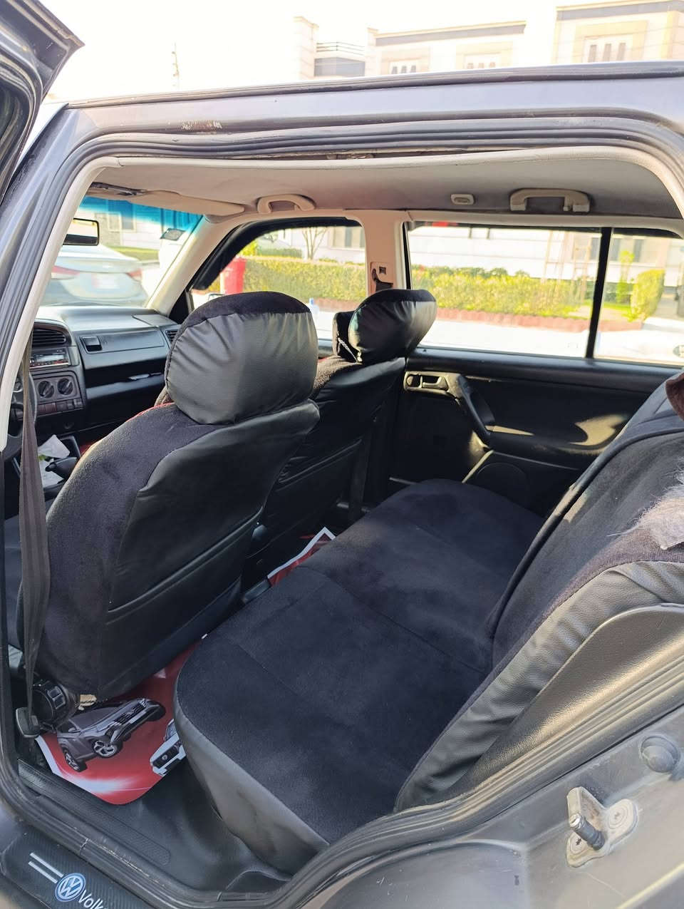 للبيع كولف فنتو
موديل 1992 
محرك 2000
محرك وكير جيد جدا
كير اوتماتيك
تبريد شغال ثلج
صدر جديد
كهربائيات كله شغاله
اي نقص مابيهه
بدون ضربه 
سنوية جديدة
رقم بغداد انكليزي باسمي
السعر 48 وبيهه مجال بسيط
المكان بغداد السيديه
للإستفسار ***********
***********
