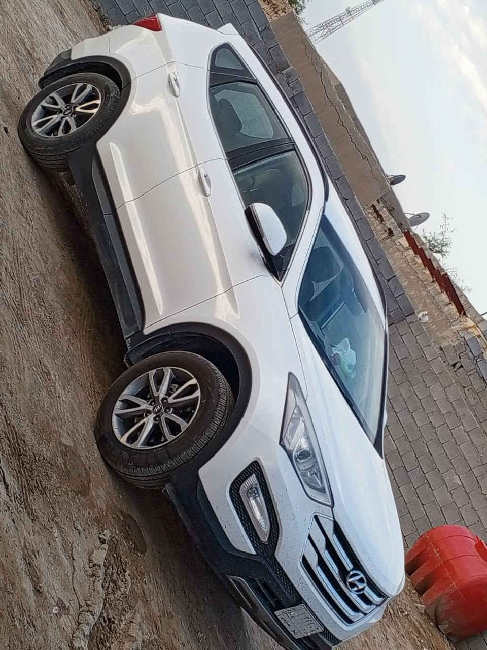 سلام عليكم سنتافي موديل 14 رقم واسط بسمي سبعه راكب و سعر 165بيه مجال ***********. ***********
