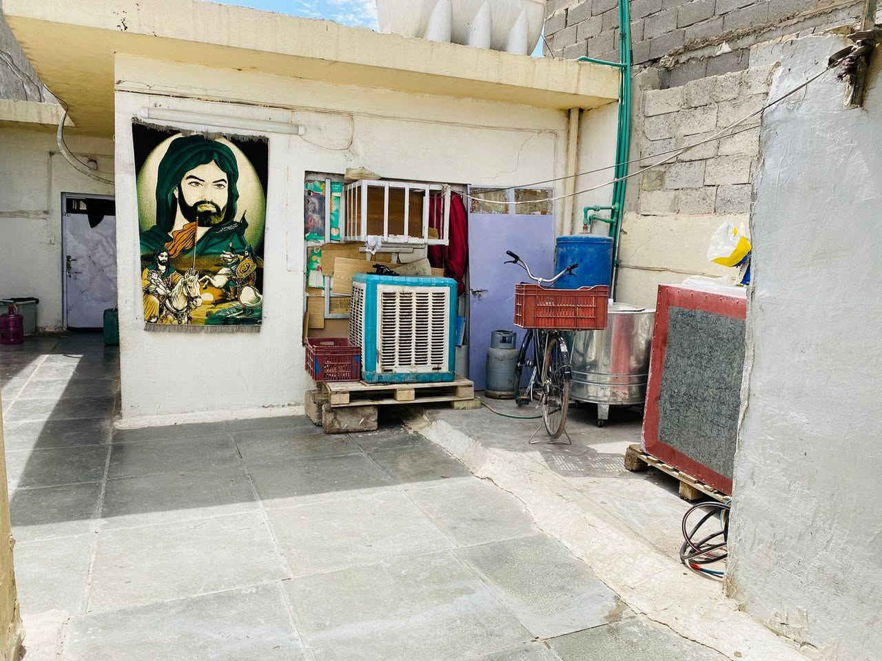 سلام عليكم بيت البيع  حواسم بنص طابو
المساحه 150 متر
الواجهيه 5 متر
الموقع الرئاسة قرب مدرسة نابغه شارع أبو عقيل الساعدي 
الرقم وال الاستفسار 
***********
غير متواجد على فيس
