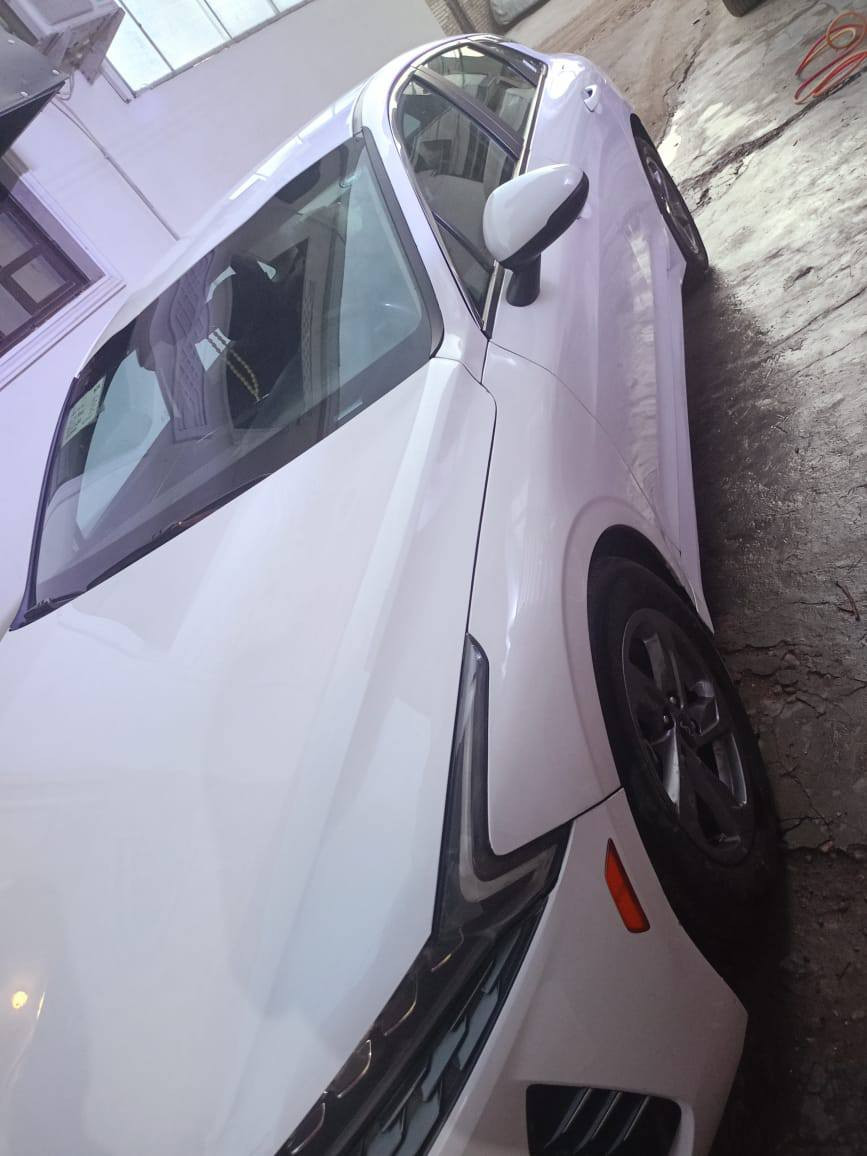 سيارة كي فايف للبيع وارد أمريكي ضررها جاملغ وباب السيارة ضررها بس أمريكا ، تشغيل عن بعد رادار أمامي حساس كاميرا خلفي رادارات جوانب بالمري صندوق ذكي يفتح عند الاقتراب السيارة نضيفة ، مواصفات بصمه ورادار ، ماشيه ٥٩ الف ، باسمي رقم أربيل ، بجم كبس
السعر ١٦٥ 
للاتصال والاستفسار 
*********** 
***********
