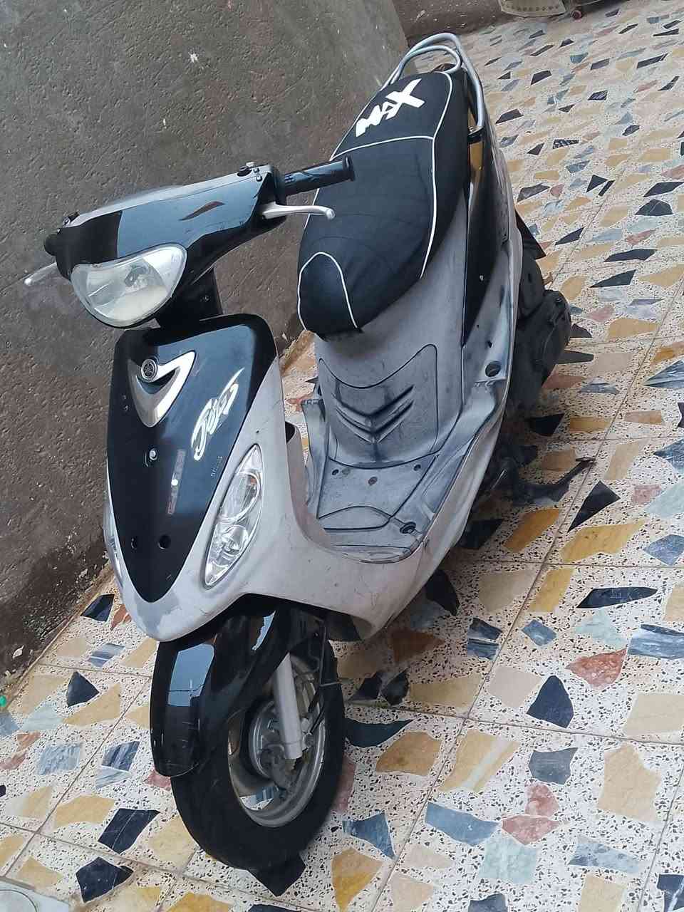 سلام عليكم دراجه حاويه لبيع صارله شهر من طالعه سعر خاص وهاذه رقمي ‏‪0780 012 0738‬‏
