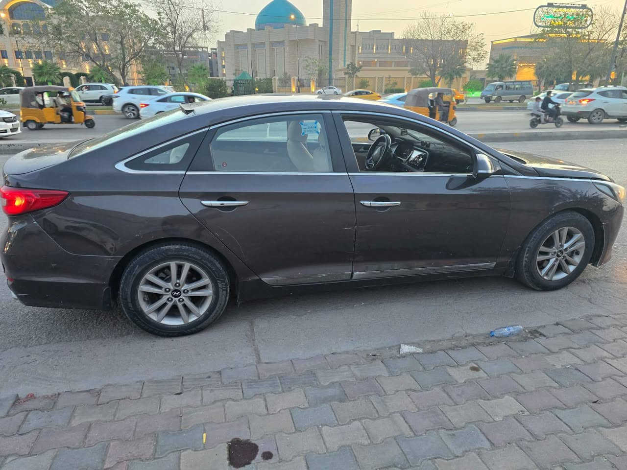 سوناتا2015 خليجية رقم شمالي
الضرر /فقط بنيد مرشوش اثر جراد بدون حادث
مكينة كير مكفولات
داخل عسلي
تحكمات ستيرن 
وبقية مواصفاتها معروفة سيارة عضمتها حلوه حيل
مكان السيارة كربلاء
 السعر 110 وبيها مجال
رقم الهاتف ***********
