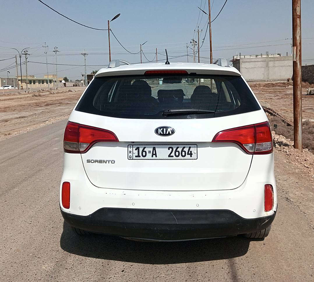 سورنتو 13 خليجي 4 سلندر 7 راكب مكفولة من الصبغ الحادث الضربة 3قطع تبريد رقم قادسية جديد ،، والمكان مركز الديوانية ،، عداد كدامك وهذا السعر 175 بي مجال للطيبين وكلمن اعرف بحلاله ،، *********** 
أي سعر تكتبه لا راح اضايق ولا يقلل من قيمة سياره ،،
