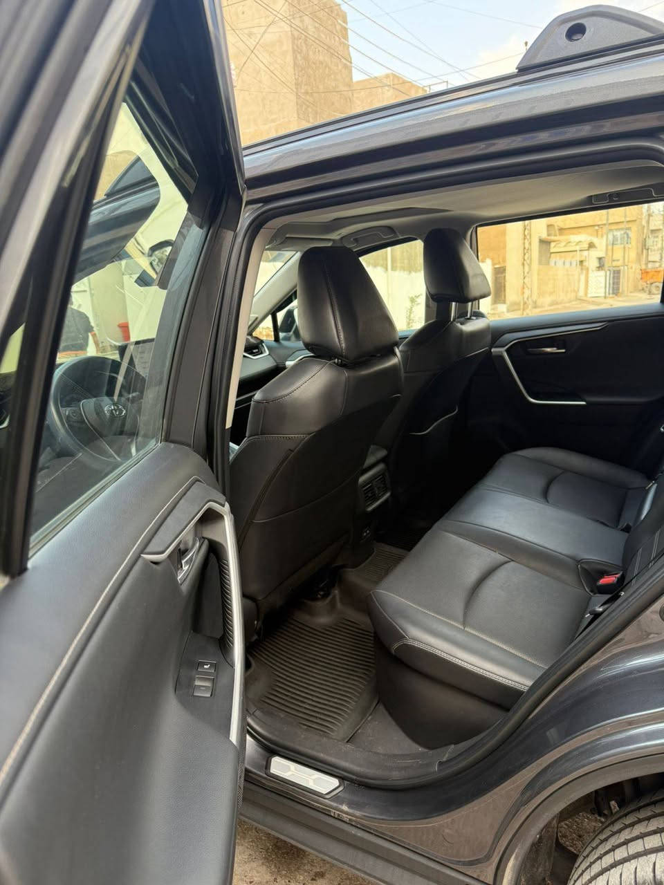 𝐓𝐎𝐘𝐎𝐓𝐀 𝐑𝐀𝐕𝟒-,𝐋𝐈𝐌𝐈𝐓𝐄𝐃 𝟐𝟎𝟐3 هايبرد
تويوتا راف 4 موديل :2023

اللوان : فيلي

عداد المسافة :  ٥٨ ml

حجم المحرك : 2.5L ( 4.سلندر ) هايبرد

ملاحظة السيارة : بدون صبغ 

كافة الايرباكات سليمة 100%

المواصفات :,𝐋𝐈𝐌𝐈𝐓𝐄D

‏‎فـــــول فـــــول مـــــواصفـــــات 1/1

دةبل اكسل 𝟒𝐱𝟒
فتحة سقف 
كيج الكتروني 
 ابواب بصمة
بصمة تشغيل 
شاشة دشبول ديجيتال
شحن وايرليس
كاميرا امامي
كاميرا جانبي
كاميرا خلفي
‏‎هاند بريك بصمة
ئوتو هولد Auto Hold
اوتو ستارت Auto Start
اوتو ستوب Auto Stop‎
رادار امامي (تحديد مسار)
رادار جانبي  (نقاط عمياء)
رادار خلفي (التحذير من الاصطدام)
حساسات امامي
حساسات جانبي 
حساسات خلفي 
نظام : Eco
نظام : Normal 
نظام : Sport
كشنات جلد
كشنات كهربائي
كشنات خزن+ميموري
كشنات تبريد
كشنات دفئة
تحكم استيرن
استيرن هيتر 
تدفئه بلستيرن
تبريد لمس
تبريد مركزي 
صندوق شفت كهربايي 
سماعات دمام  JBL 
 اتويترات صوت 
لايتات ليد عدسة زينون بيلادي
بلاجيكتور  
بكلايتات LED 

بعد هواية مواصفات…
ملاحظه ... السيارة بدون صبغ بدون تبديل بدون شواصي كفاله عامه دعاميه فقط
السعر 260 وبيه مجال

‏‎تفاصيل اكثر الاتصال علی ارقام التاليه  WhatsApp

☎️***********

عنوان📍بغداد حي العامل
