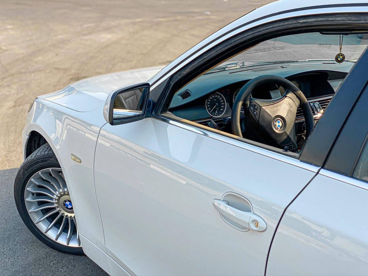 سلام عليكم حبايب 
BMW e60 N52 
موديل 2007
فول موصفات للأخير 
سياره باسمي ورقم ديالى 
تبريد ثلج
سياره كلش حلوه وناصبه 
سعر 125$
مكاني بصره
غير متواجد ع الفيس 
وتساب فقط👇
*********** البصرة, العراق
