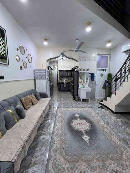 #الخاجية_منطقة_البلديه_قرب_الجسر
نهايه شارع القاضي بالخدمات 
 مشتمل طولاني للبيع يبلغ مساحته
100متر
الواجه 5 م 
النزال 20 م 
الشارع 12 م 
طابو صرف بناء حديث

🛑 ط1 
غرفه نوم ،،صاله ،استقبال ،،مطبخ، مجموعه عدد 2
#ملاحظة_معامله_كامله_باقي_على_التقيم
البيت مصفر 
🟩 السعر  _ 70_ قابل للتفاوض

🍁🍁🍁🍁🍁🍁🍁🍁🍁🍁
للاستفسار او الاتصال على الأرقام التالية 
المكتب:📞📞      ***********
🍁🍁🍁🍁🍁🍁🍁🍁🍁🍁
عنوان مكتبنا : 🏦#الخاجية_قرب_علاء_ماركت
