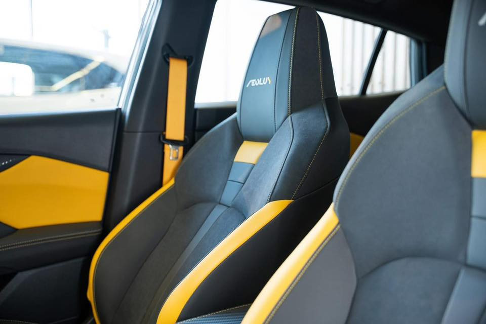 للبيع – دونغ فينغ شاين 🚘
رقم بغداد  بأسمي شرط التحويل 
الموديل:- 2025
المحرك :- 1500 تنفس طبيعي 
ناقل الحركة (الگير) :- 6 نمره دبل كلج Dct
الممشى :- 1500 زيرو بعدها 
اللون :- سمنتي 
الضمان :- 6 سنوات او 200 الف كيلو 
الوكالة:- وكاله ليث العبيدي 
المواصفات :- فول مواصفات تنفس طبيعي مو تيربو 
مقاعد جلد بطابع رياضي
كاميرات 360 درجة وحساسات خلفية 
تبريد خلفي 
شاشه لمس (الشاشه محدثها بالشركه) 
 امكانيه ربط الموبايل على الشاشه Carbitlinke 
ABS
مرايات تحكم كهربائي 
بلوتوث & usb
كروس كونترول
ايرباك
السعر :- 19700 وبيها مجال زيرو فول سعرها 20400 اني اشتريتها 
العنوان :- بغداد
للتواصل :- *********** متوفر واتساب
