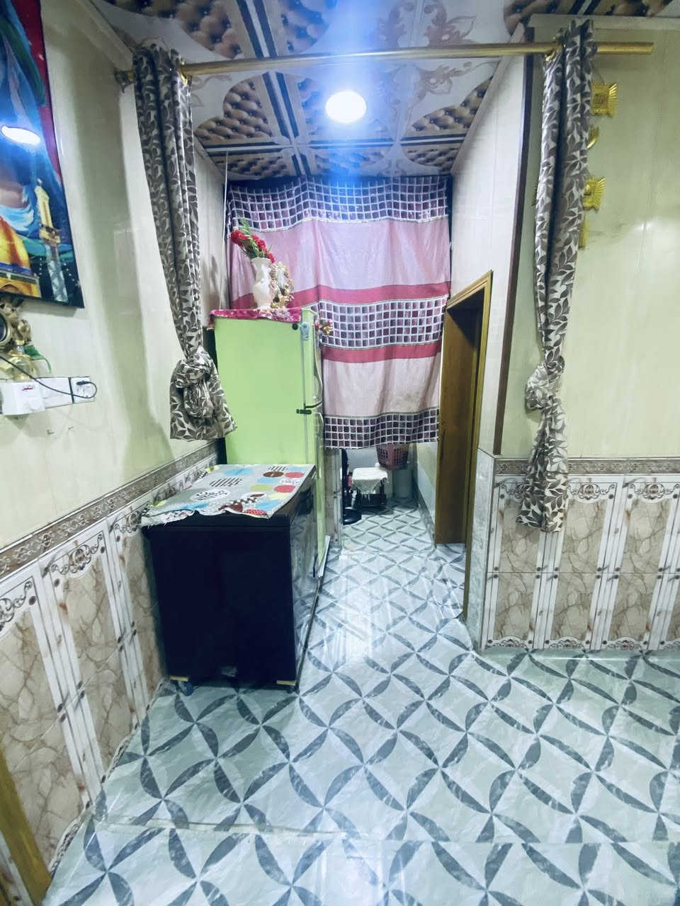 بيت للبيع +هيكل زراعي مداور اسهم اقرار محكمة سند ٢٥ 🔴
شارع المسبح قرب جسر عبدالله عويز 

مساحة البيت المبني/٧٠متر  

مساحة الهيكل/٧٠ متر 

المساحة الكلية 📐١٤٠ متر 

نوع البناء عكادة بس نضيف✨

البيت يتكون من :

(صالة+مطبخ + غرفة)
صحيات 

البيت الهيكل يتكون من :

غرف عدد(٢)
صالة+مطبخ+صحيات

السعر 💰(٣٥)مليون وبي مجال بسيط 

للاستفسار خاص او واتساب ***********📲
