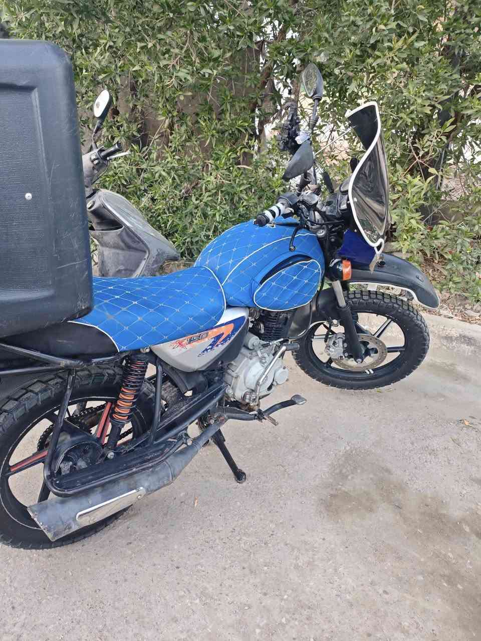 سلام عليكم بوكسر موديل 21 مجفت مكينه جديده كلشي مبدل بيها نقصها سلف وقاعده مال بك لايت والدشبول تجاري رايدها بواحد .. مليون وبيها مجال مكاني بغداد مدينه الصدر 
***********
