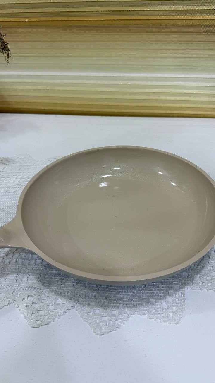 تتوفر طاوات طهي بالة بكافة الاحجام من 24Cmالى 32  كما موضح بالصور 
مصنوعة من الكرانيت مضاد الالتساق  متوافقة مع مواقد الغاز والكهرباء، وبعض الأنواع تدعم مواقد الحث الكهرومغناطيسي


**إذا كنت صاحب هذا الإعلان وتريد حذفه لأي سبب، رجاءا أرسل رسالة إلى الدعم الفني**