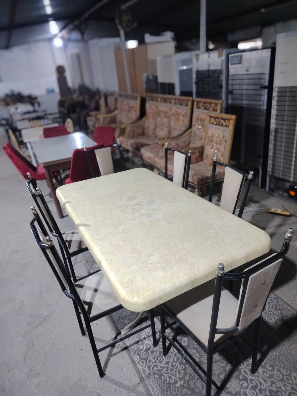 المجمع الوربي مقابيل المحطه وقود المحاويل الحكومي
البيت التركي الأثاث الجديد 
احمد عيدان الخفاجي ***********
كاظم عيدان ***********
