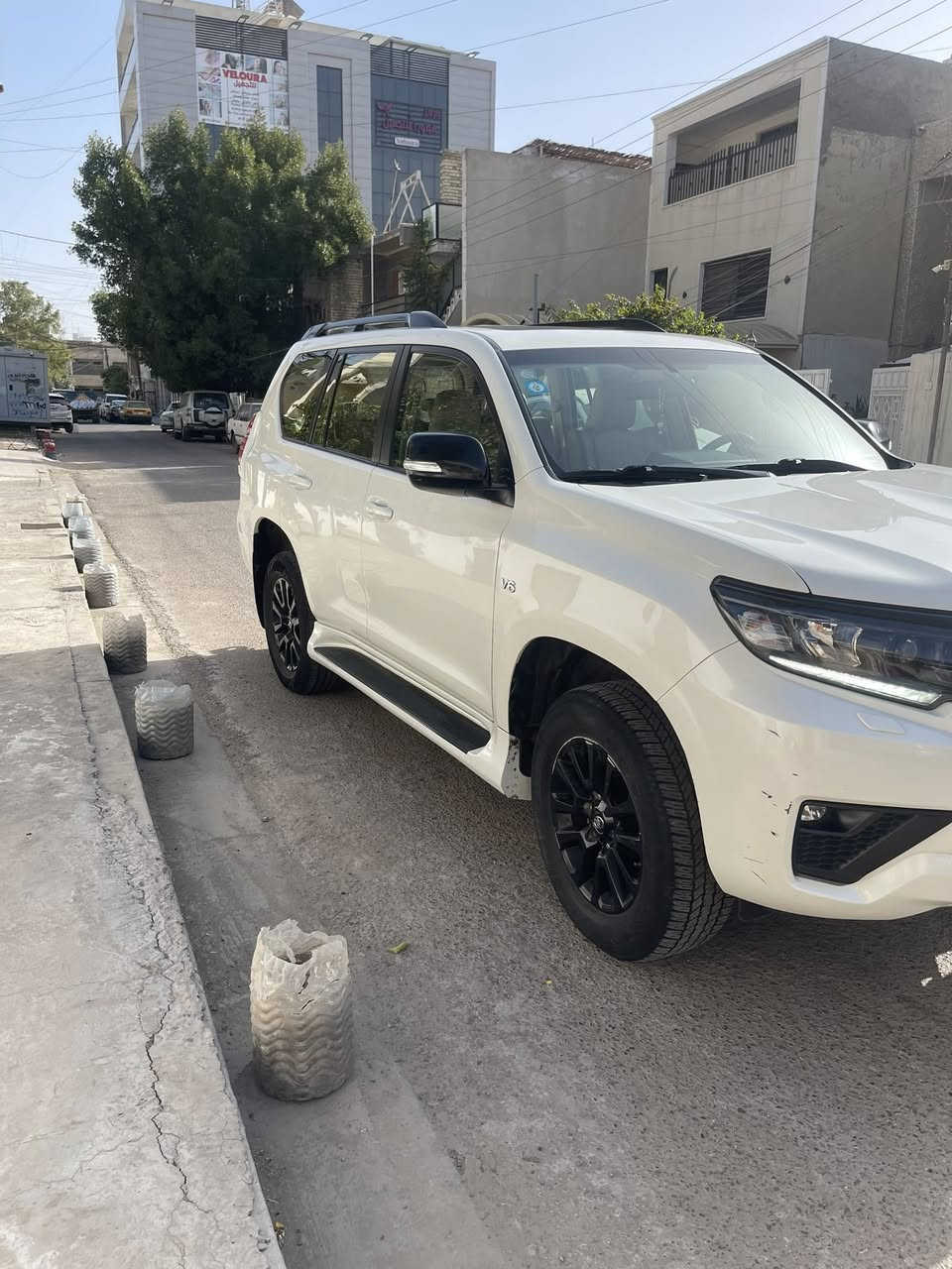 السلام عليكم برادو للبيع موديل 2023 رقم بغداد  الفئه txs                     الاستفسار /***********                                                          السعر /50000 $ دولار                                               السياره مكفوله باستثناء شخوط بالداعميه كما موضح بالصور🌺
