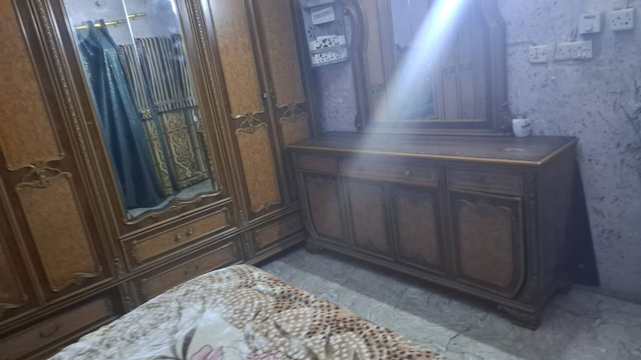 السلام عليكم غرفه ماليزيه نضيفه للبيع بغداد وياهه بعد ميزين وزاويه 
***********
