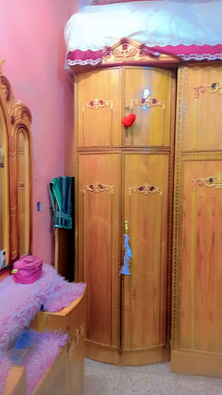 سلام عليكم غرفه نوم البيع يا ستفسار على هذ الرقم ***********
