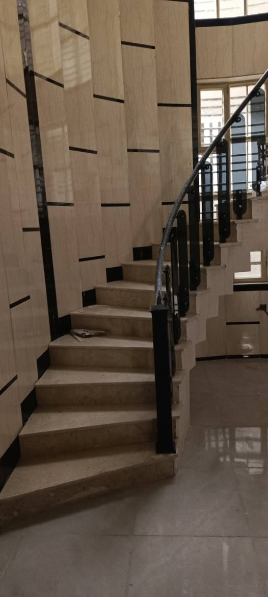 ​🏗️ ننفذ لكم أعمال الأرضيات والدروج بأعلى جودة.
📞 للاستفسار والتواصل: *********** (متوفر واتساب)
