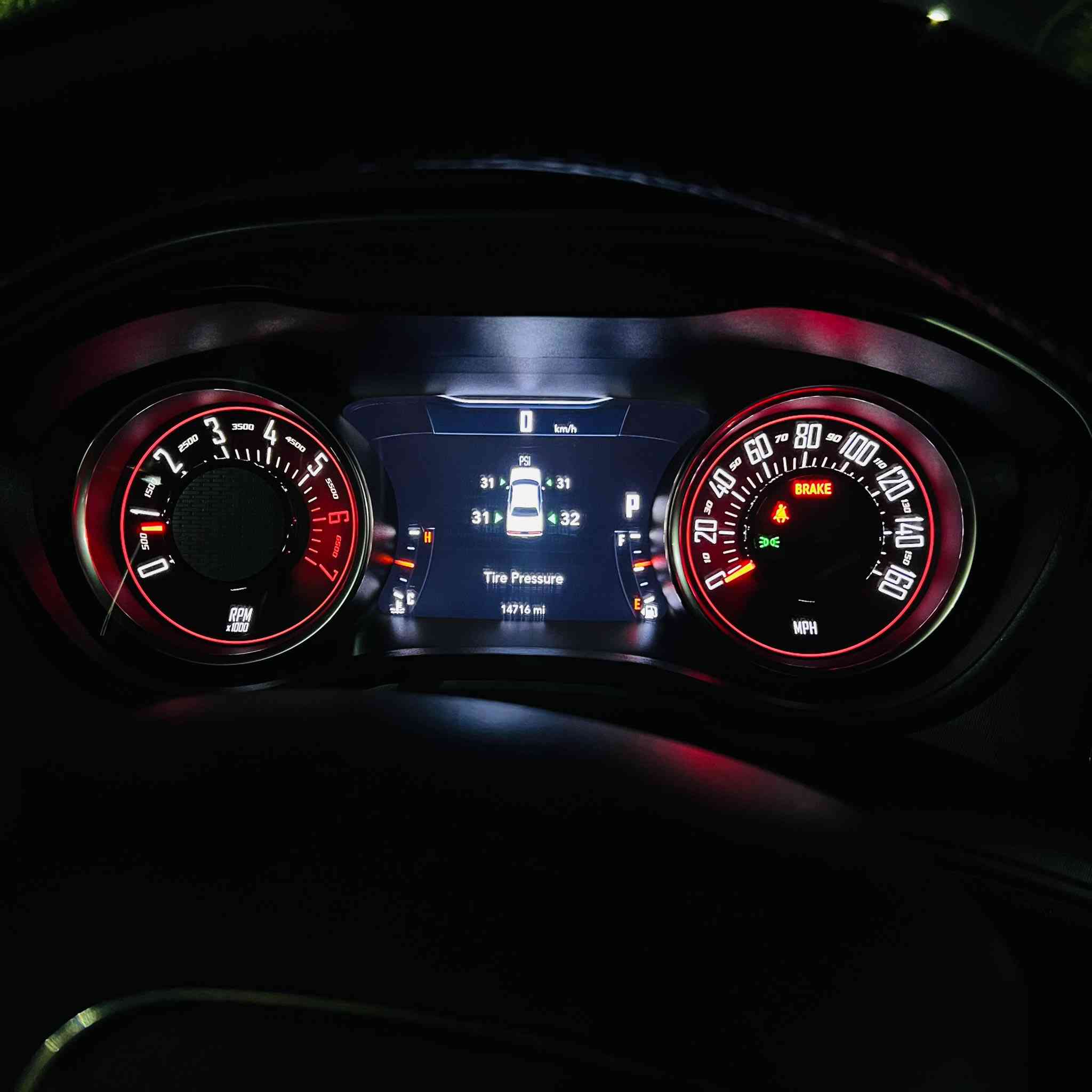 جالنجر 2023
RT 5.7 

ماشي 13 الف قابل للزيادة 

سماعات alpain 

عليها 4 دبلات صفر بلادي

بيها دبات سود من امريكا 

بوابات تفاعلية 

حدادية شركة بلادي 

وباقي المواصفات المعروفه 

الحادث 3 قطع امامي 

بدون لغود بدون شواصي بدون ايرباك 

السيارة على وضع الشركة

مكان السياره النجف 
***********
