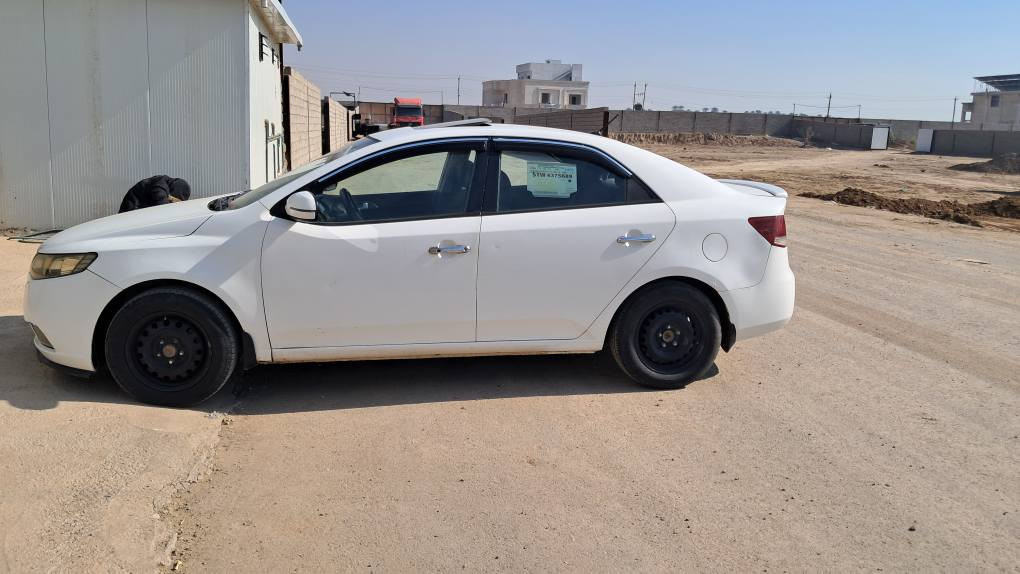 للبيع كيا سيراتو خليجي 
محرك ١٦٠٠ موديل ٢٠١١
بيه صبغ حزام بدون حادث
شاشه فتحه تحكم ستيرن شفتات حساسات خلفيه
  رقم سليمانيه جديد هزه لشهر ٥ تسقط 
تحويل حصرا مكانه بغداد وصاحبه من بغداد
السعر ٨٦ وبي مجال 
*********** بغداد, العراق
