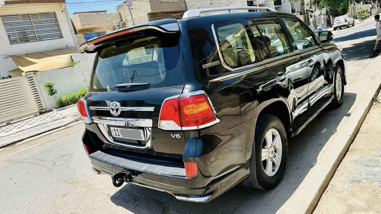 السلام عليكم
لاندكروز 2014 رقم بغداد الدولي بأسمي نظيفة جداً السيارة بيها البنيد مصبوغ اثر طخة بسيطة وبارد بالجاملغ الامامي الايمن وجوة الرقم بارد بسيط ماشية 121 مكانها بغداد الدورة السعر 335 وبيها مجال للاتصال ***********
