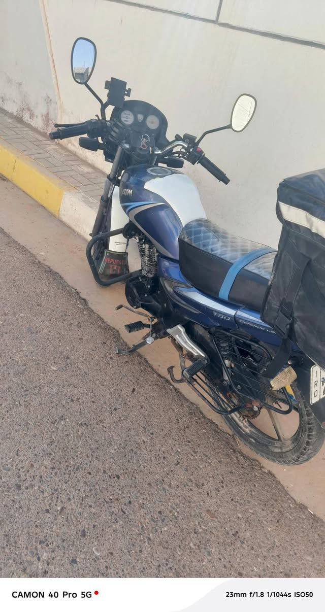 دراجه للبيع.. سايم موديل 17 محرك ما مفتوح كهربائياته كلهة شغاله..مسجل رقم انكليزي….سعر مليون و350 وبي مجال المكان رمادي اتصال ***********
