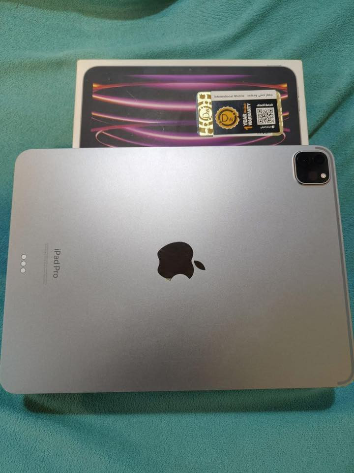 ايباد11 برو جيل الرابع M2 بالببجي 120 فريم يخبل البطاريه 93 الذاكره256 السعر 700 قفل ب699 ما يصير لان الجهاز وحش مال ألعاب وإذا تريده للدراسه أو للتصاميم والمونتاج يخبل أمانة الله ورسوله تجي تاخذه من البيت وانطيك ضمان شهر اي شي بي رجعه وما مفتوح ولا داخل صيانه ابد  سبب البيع عوزت فلوس واريد ابيعه رقمي (***********)
