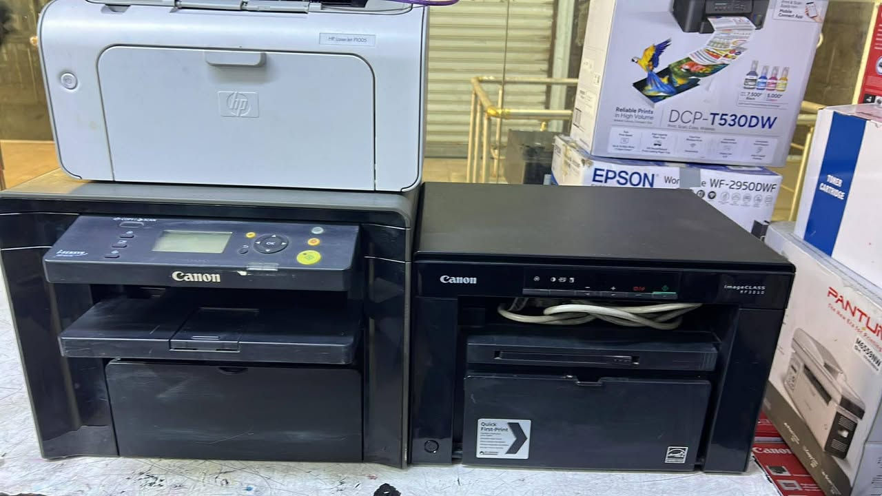 تتوفر اجهزة استنساخ وطابعات كانون 
HP
القاسم قرب الامام  ***********
