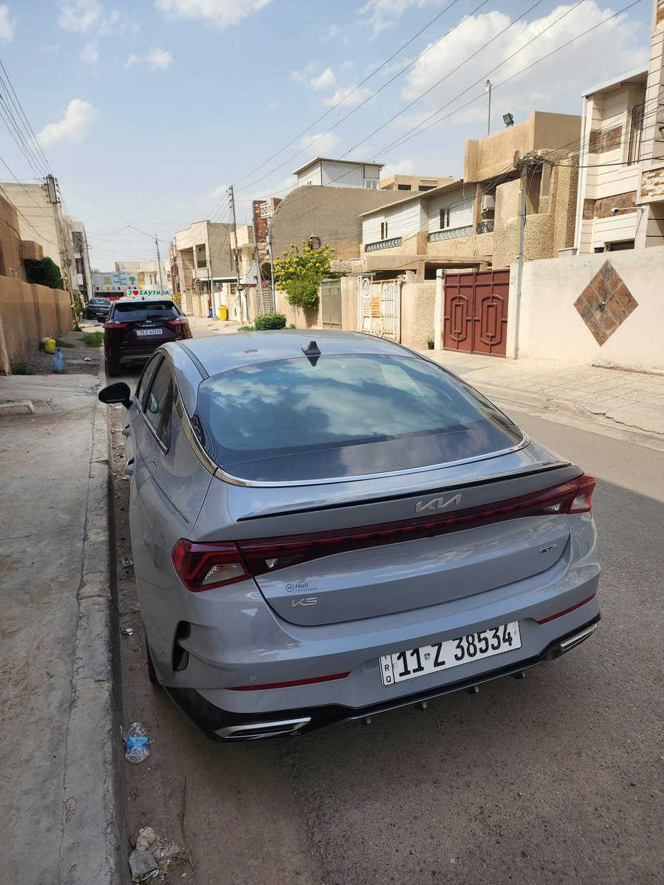 للبيع او مراوس حسب القناعه
عندي K5 GT-Line موديل 2024، لون سمنتي
ماشية فقط 21 آلاف كيلو
حره باسمي رقمها بغداد الجديد 

📌 المواصفات:
• محرك 1600 تيربو اقتصادي وقوي
• تشغيل بصمة + تشغيل عن بعد
• شحن لاسلكي للهاتف
• شاشة كبيرة 
• رادار جانبي وخلفي + مراقبة النقطة العمياء
• رادار الخطوط + قيادة ذاتية عالخطوط
• مقاعد جلد اسود + كرسي كهرباء
• ستيرن حرف D + كير أوتو وعادي
• أنظمة قيادة (Smart - Normal - Sport - Custom)
• مانع انزلاق + نظام ABS
• AUTO HOLD + AUTO BRAKE
• شاشة أعطال + كشافات أمامية + لايتات LED ثلاث عدسات
• نظام ملاحة + خرائط مدمجة
• حساسات كفرات + إشارات مرايات
• أندرويد أوتو + AUX + USB + بلوتوث
• تحكم كامل من الستيرن
• ويل كروم لون مميز
• دبل جام يعني العزل فول
• AWD
• بدون بانوراما 

🚗 الحالة:
• الضرر: حادثها جانبي بجم كبس بابين سكن مبدلات بلادي السياره بدون قطره صيغ
شرط تفحص سونار وين متريد 
📍 الموقع: بغداد - السيديه 
السعر  💸 
(20,000$) وبيها مجال بسيط
اذا معجبتك السياره اترك كلمه طيبه 

للاستفسار ***********
