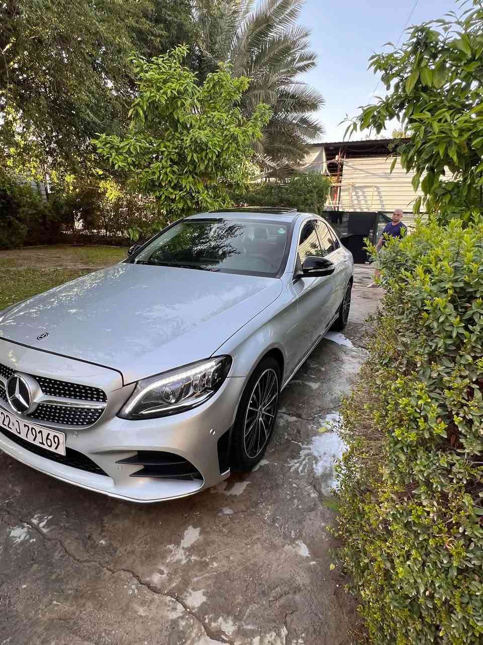 سلام عليكم 
مارسيدس C300 
موديل 2021 
اربيل بأسمي 
حادث دعاميات وجمالغ خلف السائق بارد فقط سياره جدا نضيفه ماشيه 78 km 
دفع خلفي السعر 260 وبيها مجال بسيط 
عنوان بغداد المنصور 
رقم ***********
