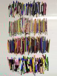 أقلام منوعة • ٥٠٠ قلم • بالة أوروبي