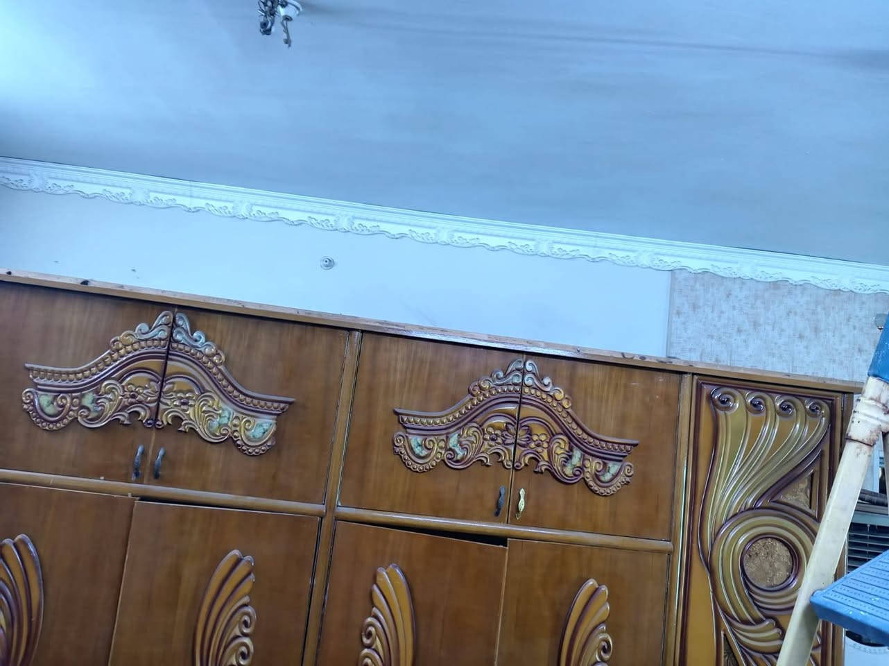 السلام عليكم غرفة صاج عراقي كنتور 6 بوب وملحقات 4 
ميزة تواليت زاوية كومدي 2 جرباية نفرين غرفة كاملة سعر  500 وبيها مجال عنوان زعفرانية الوليد للتواصل ع الرقم  ***********
