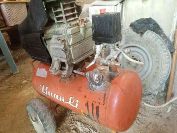 السلام عليكم كومبريصر هواء للبيع شغال السعر٧٥ الف منطقة٤٠٠٠.   ***********
