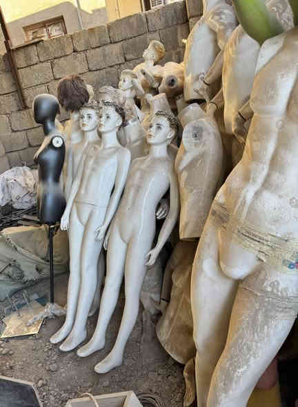 ديكور محل كامل للبيع رجالي واطفال
1- رفوف  خشب ابيض والوان 
2- ملكانات رجالي وبناتي ولادي ومحير
3- عارضات وسطيه خشب طوابق
4- عارضات حديد ذرعان+ارفوف
5- مساطر اسود وفضي 
6- ذرعان وبوري شخاطه وهوكات 
7- تعلاكة اصلية + سيم تعليك وتعاليك سيم
للاستفسار : ***********
تكريت 📍شارع الزهور
