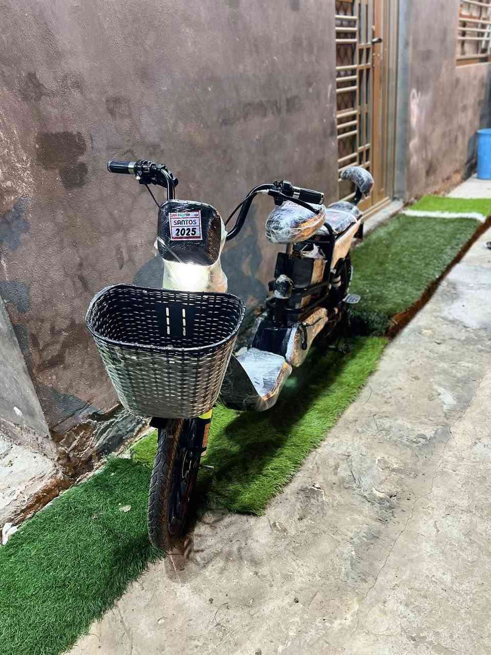 بايسكل شحن للبيع نيضف بطاريات جدد شغال كلشي ما عايزه سعر٢٢٥ للاستفسار الاتصال ***********
